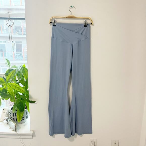 Aerie Offline Real Me Periwinkle Blue Flare Leggings Size Large - Picture 1 of 7